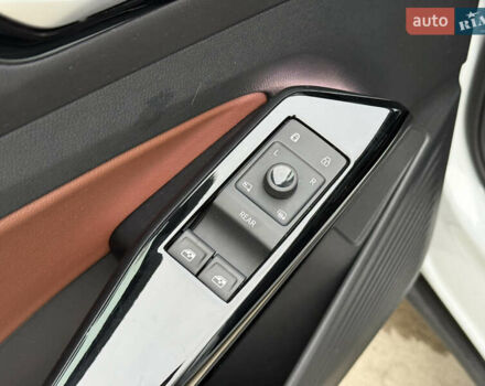 Белый Фольксваген ID.4, объемом двигателя 0 л и пробегом 61 тыс. км за 20900 $, фото 36 на Automoto.ua