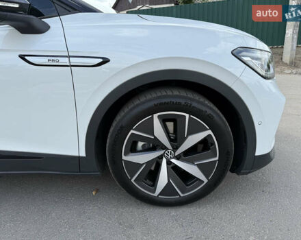 Белый Фольксваген ID.4, объемом двигателя 0 л и пробегом 19 тыс. км за 27500 $, фото 1 на Automoto.ua