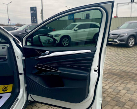 Белый Фольксваген ID.4, объемом двигателя 85 л и пробегом 25 тыс. км за 28400 $, фото 23 на Automoto.ua