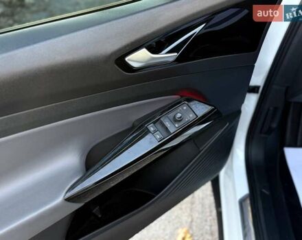 Белый Фольксваген ID.4, объемом двигателя 0 л и пробегом 92 тыс. км за 29000 $, фото 7 на Automoto.ua