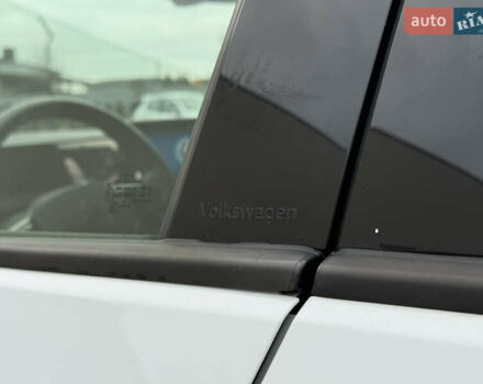 Белый Фольксваген ID.4, объемом двигателя 0 л и пробегом 61 тыс. км за 20900 $, фото 13 на Automoto.ua