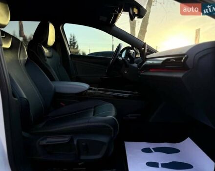 Белый Фольксваген ID.4, объемом двигателя 0 л и пробегом 92 тыс. км за 29000 $, фото 24 на Automoto.ua