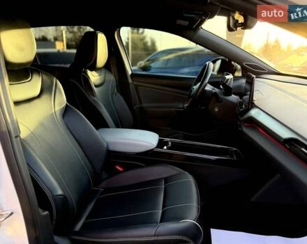 Белый Фольксваген ID.4, объемом двигателя 0 л и пробегом 92 тыс. км за 29000 $, фото 23 на Automoto.ua