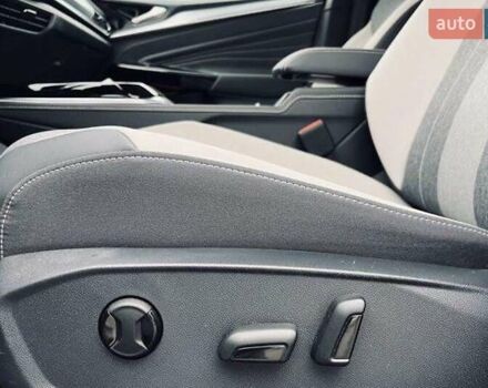 Белый Фольксваген ID.4, объемом двигателя 0 л и пробегом 19 тыс. км за 23500 $, фото 5 на Automoto.ua