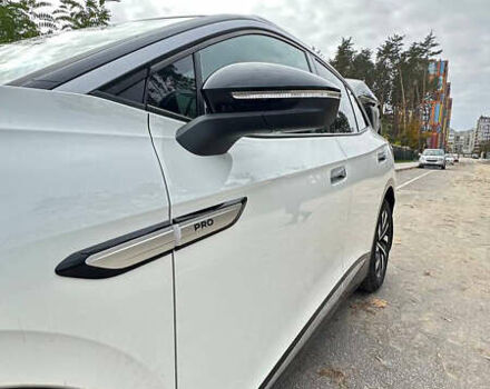 Белый Фольксваген ID.4, объемом двигателя 0 л и пробегом 72 тыс. км за 25500 $, фото 2 на Automoto.ua