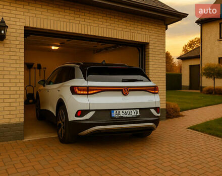 Белый Фольксваген ID.4, объемом двигателя 0 л и пробегом 65 тыс. км за 22999 $, фото 1 на Automoto.ua