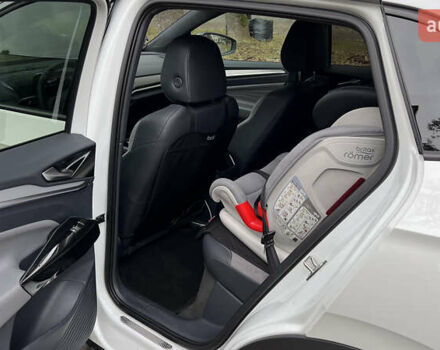 Белый Фольксваген ID.4, объемом двигателя 0 л и пробегом 22 тыс. км за 26000 $, фото 22 на Automoto.ua