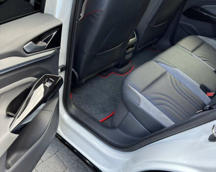 Белый Фольксваген ID.4, объемом двигателя 0 л и пробегом 28 тыс. км за 36249 $, фото 21 на Automoto.ua