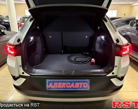 Білий Фольксваген ID.4, об'ємом двигуна 0.15 л та пробігом 21 тис. км за 25300 $, фото 4 на Automoto.ua