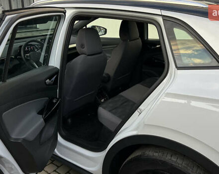 Белый Фольксваген ID.4, объемом двигателя 0 л и пробегом 47 тыс. км за 25500 $, фото 25 на Automoto.ua