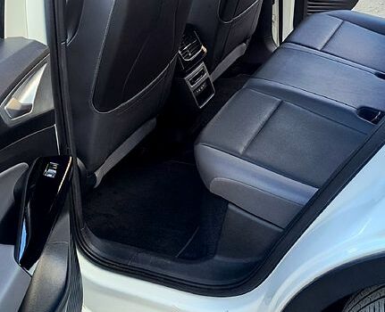 Белый Фольксваген ID.4, объемом двигателя 0 л и пробегом 32 тыс. км за 22000 $, фото 10 на Automoto.ua