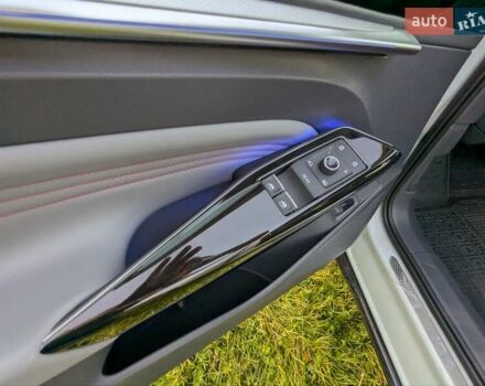 Белый Фольксваген ID.4, объемом двигателя 0 л и пробегом 14 тыс. км за 29500 $, фото 7 на Automoto.ua