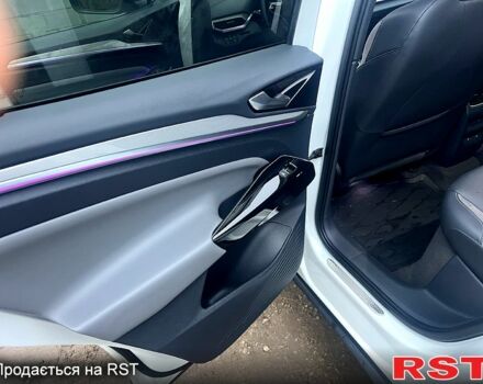 Белый Фольксваген ID.4, объемом двигателя 0 л и пробегом 71 тыс. км за 23800 $, фото 8 на Automoto.ua