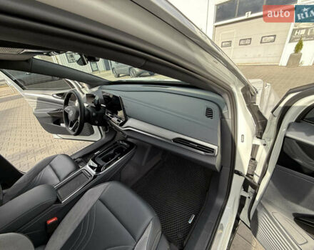 Белый Фольксваген ID.4, объемом двигателя 0 л и пробегом 17 тыс. км за 27900 $, фото 4 на Automoto.ua