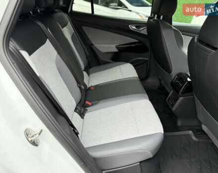 Белый Фольксваген ID.4, объемом двигателя 0 л и пробегом 8 тыс. км за 25900 $, фото 40 на Automoto.ua