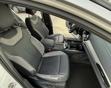 Белый Фольксваген ID.4, объемом двигателя 0 л и пробегом 17 тыс. км за 27900 $, фото 5 на Automoto.ua