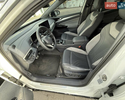 Белый Фольксваген ID.4, объемом двигателя 0 л и пробегом 17 тыс. км за 27900 $, фото 12 на Automoto.ua