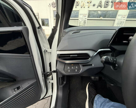 Белый Фольксваген ID.4, объемом двигателя 0 л и пробегом 17 тыс. км за 27900 $, фото 10 на Automoto.ua