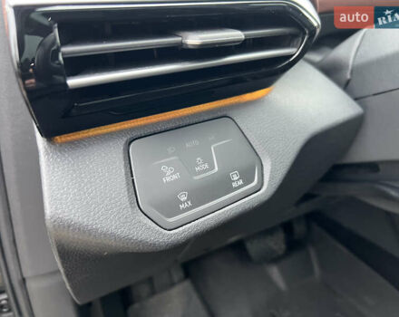 Чорний Фольксваген ID.4, об'ємом двигуна 0 л та пробігом 77 тис. км за 25999 $, фото 23 на Automoto.ua