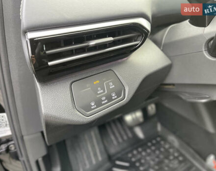 Чорний Фольксваген ID.4, об'ємом двигуна 0 л та пробігом 44 тис. км за 25000 $, фото 6 на Automoto.ua