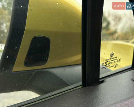 Желтый Фольксваген ID.4, объемом двигателя 0 л и пробегом 147 тыс. км за 24999 $, фото 128 на Automoto.ua