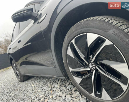 Серый Фольксваген ID.4, объемом двигателя 0 л и пробегом 128 тыс. км за 25995 $, фото 5 на Automoto.ua