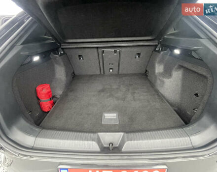 Серый Фольксваген ID.4, объемом двигателя 0 л и пробегом 128 тыс. км за 25995 $, фото 23 на Automoto.ua