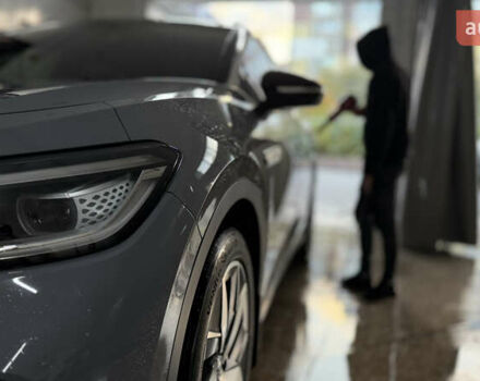 Серый Фольксваген ID.4, объемом двигателя 0 л и пробегом 69 тыс. км за 23500 $, фото 2 на Automoto.ua