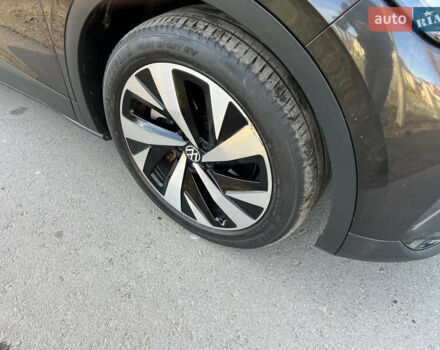 Сірий Фольксваген ID.4, об'ємом двигуна 0 л та пробігом 104 тис. км за 21700 $, фото 7 на Automoto.ua