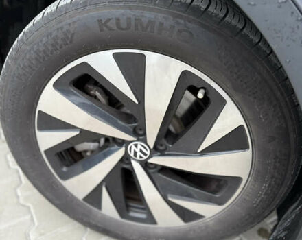 Сірий Фольксваген ID.4, об'ємом двигуна 0 л та пробігом 28 тис. км за 22300 $, фото 3 на Automoto.ua