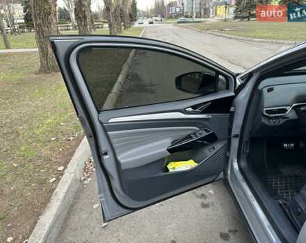 Серый Фольксваген ID.4, объемом двигателя 0 л и пробегом 30 тыс. км за 26999 $, фото 3 на Automoto.ua