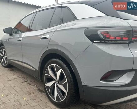 Серый Фольксваген ID.4, объемом двигателя 0 л и пробегом 49 тыс. км за 25999 $, фото 4 на Automoto.ua