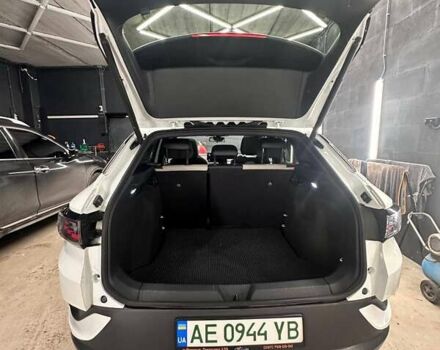 Белый Фольксваген ID.4 Crozz, объемом двигателя 0 л и пробегом 73 тыс. км за 21800 $, фото 4 на Automoto.ua