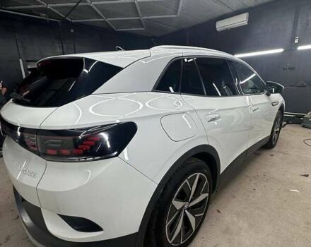 Белый Фольксваген ID.4 Crozz, объемом двигателя 0 л и пробегом 73 тыс. км за 21800 $, фото 3 на Automoto.ua