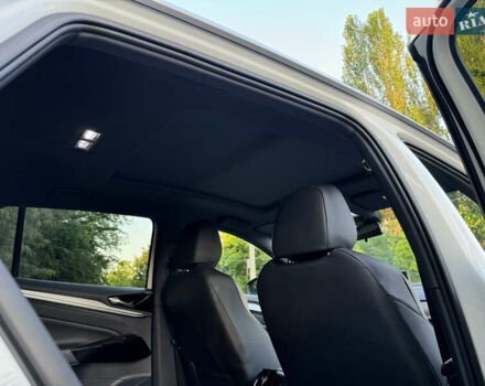 Белый Фольксваген ID.4 Crozz, объемом двигателя 2.5 л и пробегом 28 тыс. км за 24500 $, фото 6 на Automoto.ua