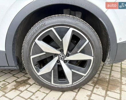 Белый Фольксваген ID.4 Crozz, объемом двигателя 0 л и пробегом 22 тыс. км за 25600 $, фото 4 на Automoto.ua