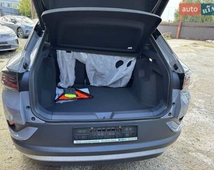 Серый Фольксваген ID.4 Crozz, объемом двигателя 0 л и пробегом 1 тыс. км за 27700 $, фото 18 на Automoto.ua