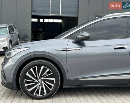 Серый Фольксваген ID.4 X, объемом двигателя 0 л и пробегом 60 тыс. км за 22990 $, фото 3 на Automoto.ua