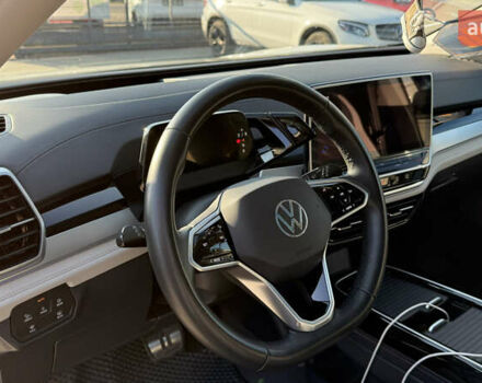 Белый Фольксваген ID.6 Crozz, объемом двигателя 0 л и пробегом 71 тыс. км за 24999 $, фото 25 на Automoto.ua