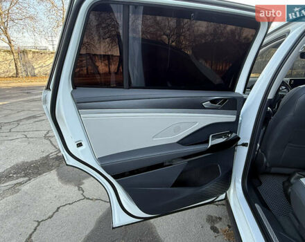 Белый Фольксваген ID.6 Crozz, объемом двигателя 0 л и пробегом 64 тыс. км за 26500 $, фото 31 на Automoto.ua