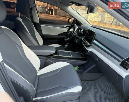 Белый Фольксваген ID.6 Crozz, объемом двигателя 0 л и пробегом 64 тыс. км за 26500 $, фото 30 на Automoto.ua