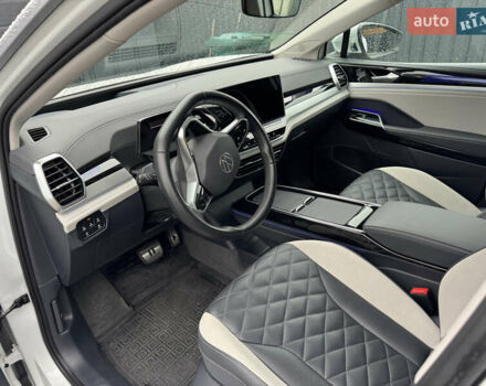 Белый Фольксваген ID.6 Crozz, объемом двигателя 0 л и пробегом 33 тыс. км за 30000 $, фото 3 на Automoto.ua