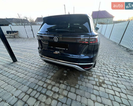 Синий Фольксваген ID.6 Crozz, объемом двигателя 0 л и пробегом 6 тыс. км за 39000 $, фото 17 на Automoto.ua