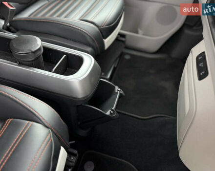 Чорний Фольксваген I.D. Buzz, об'ємом двигуна 0 л та пробігом 55 тис. км за 25400 $, фото 48 на Automoto.ua