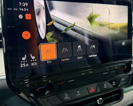 Зелений Фольксваген I.D. Buzz, об'ємом двигуна 0 л та пробігом 4 тис. км за 50000 $, фото 14 на Automoto.ua