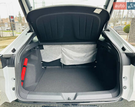 Белый Фольксваген ID. Unyx, объемом двигателя 0 л и пробегом 1 тыс. км за 28700 $, фото 35 на Automoto.ua