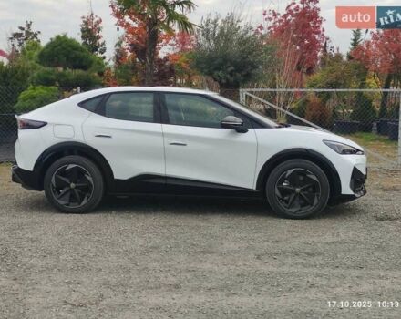 Белый Фольксваген ID. Unyx, объемом двигателя 0 л и пробегом 2 тыс. км за 29300 $, фото 3 на Automoto.ua
