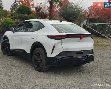 Белый Фольксваген ID. Unyx, объемом двигателя 0 л и пробегом 2 тыс. км за 29300 $, фото 6 на Automoto.ua