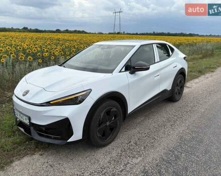 Белый Фольксваген ID. Unyx, объемом двигателя 0 л и пробегом 1 тыс. км за 29500 $, фото 3 на Automoto.ua