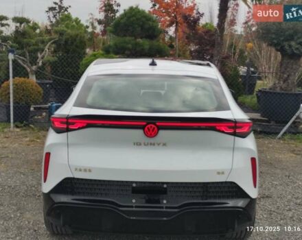 Белый Фольксваген ID. Unyx, объемом двигателя 0 л и пробегом 2 тыс. км за 29300 $, фото 5 на Automoto.ua